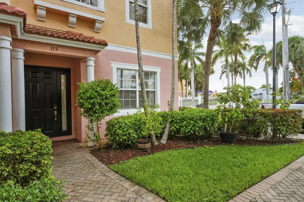 115 Harbors Way Boynton Beach FL 33435