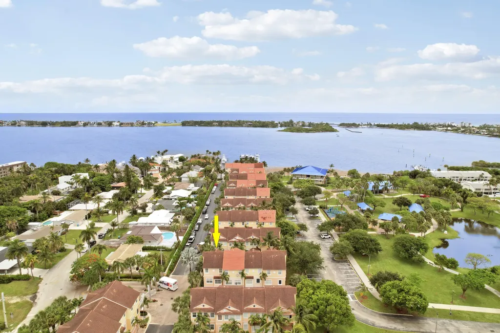 115 Harbors Way Boynton Beach FL 33435