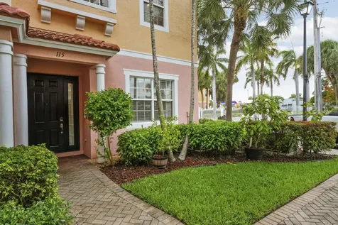 115 Harbors Way Boynton Beach FL 33435