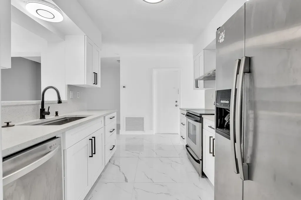 6812 NW 74th Place Tamarac FL 33321