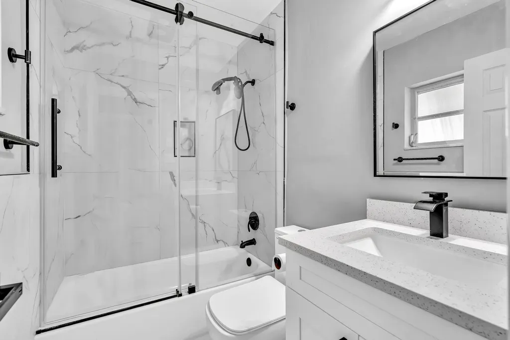6812 NW 74th Place Tamarac FL 33321