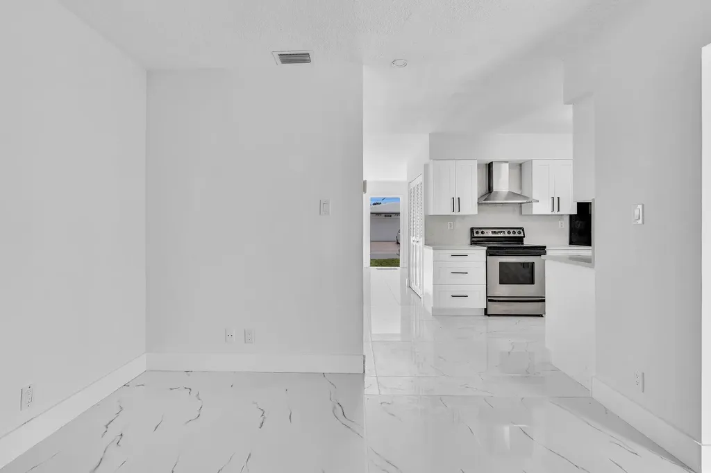 6812 NW 74th Place Tamarac FL 33321
