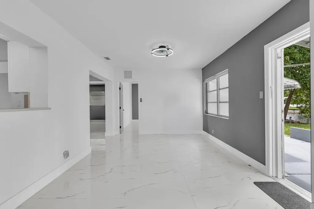 6812 NW 74th Place Tamarac FL 33321