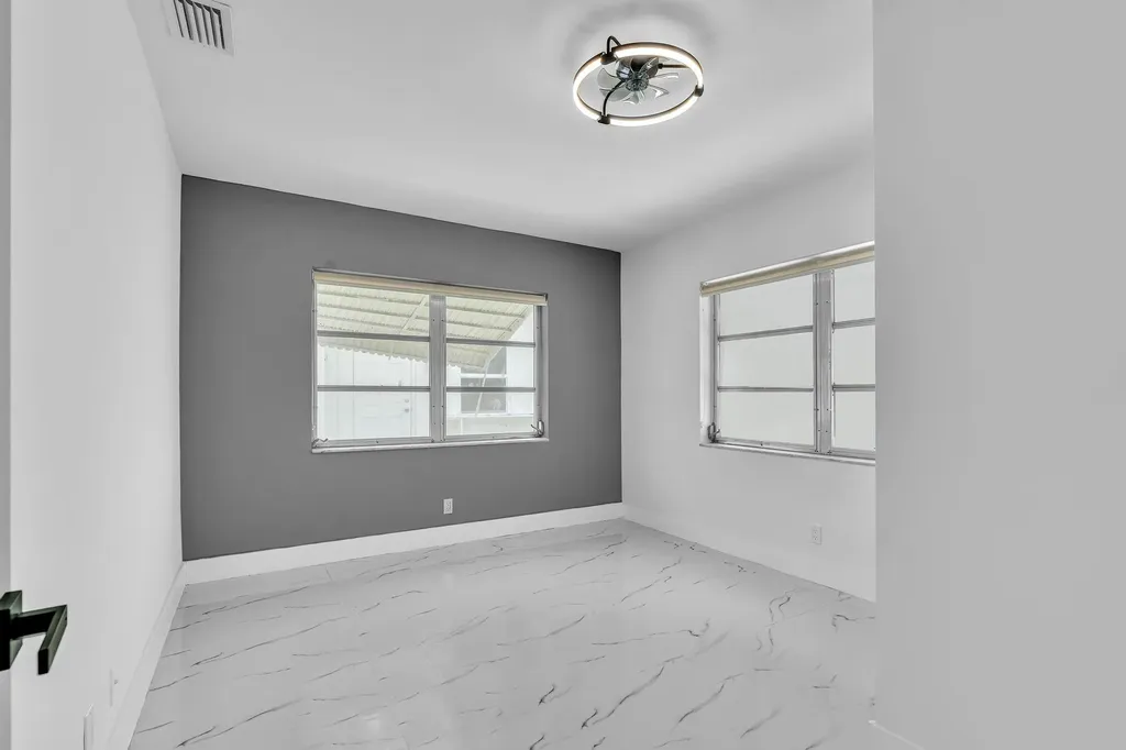 6812 NW 74th Place Tamarac FL 33321