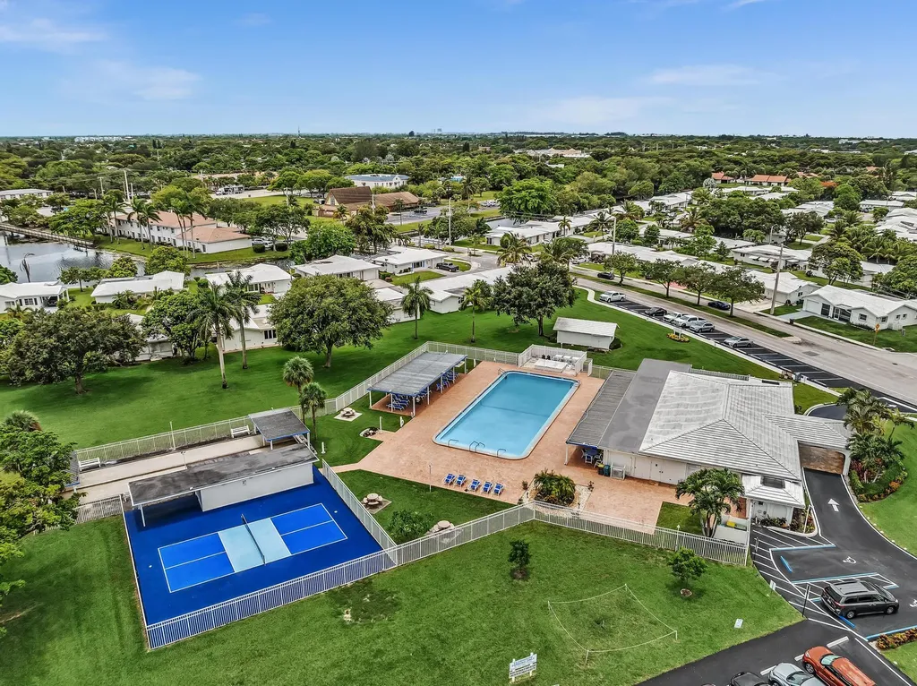 6812 NW 74th Place Tamarac FL 33321