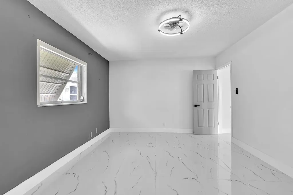 6812 NW 74th Place Tamarac FL 33321