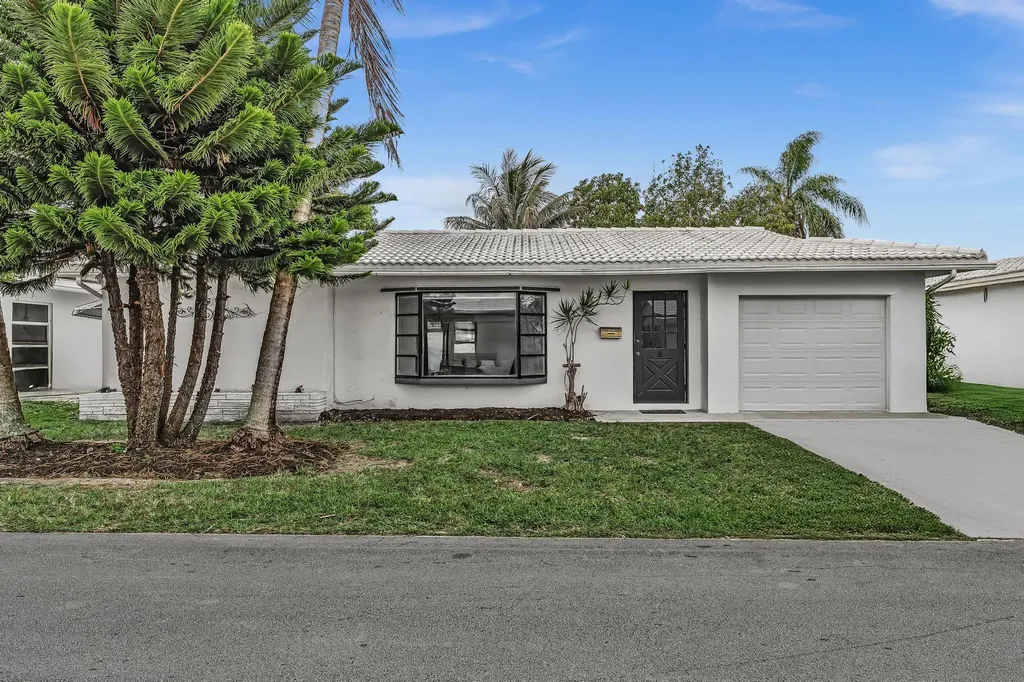 6812 NW 74th Place Tamarac FL 33321