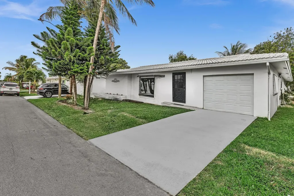 6812 NW 74th Place Tamarac FL 33321