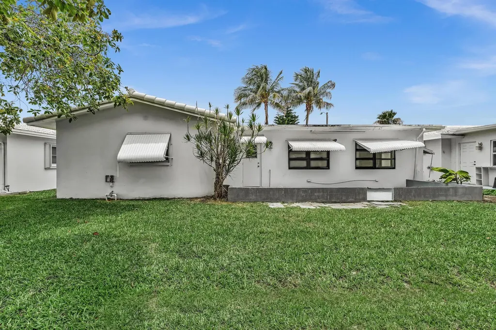 6812 NW 74th Place Tamarac FL 33321