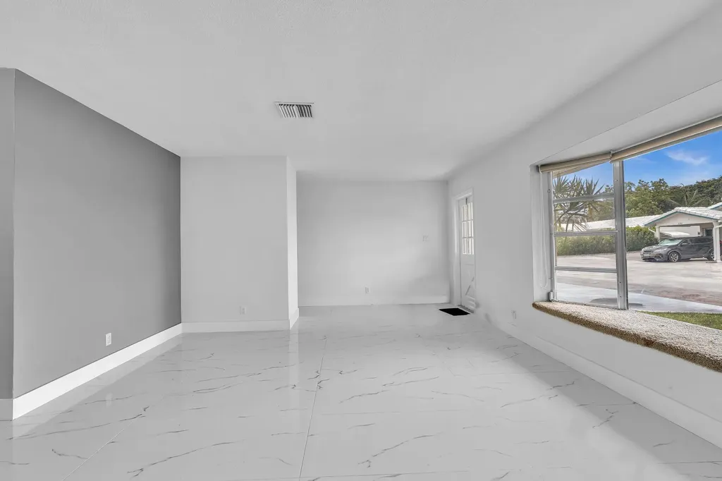 6812 NW 74th Place Tamarac FL 33321
