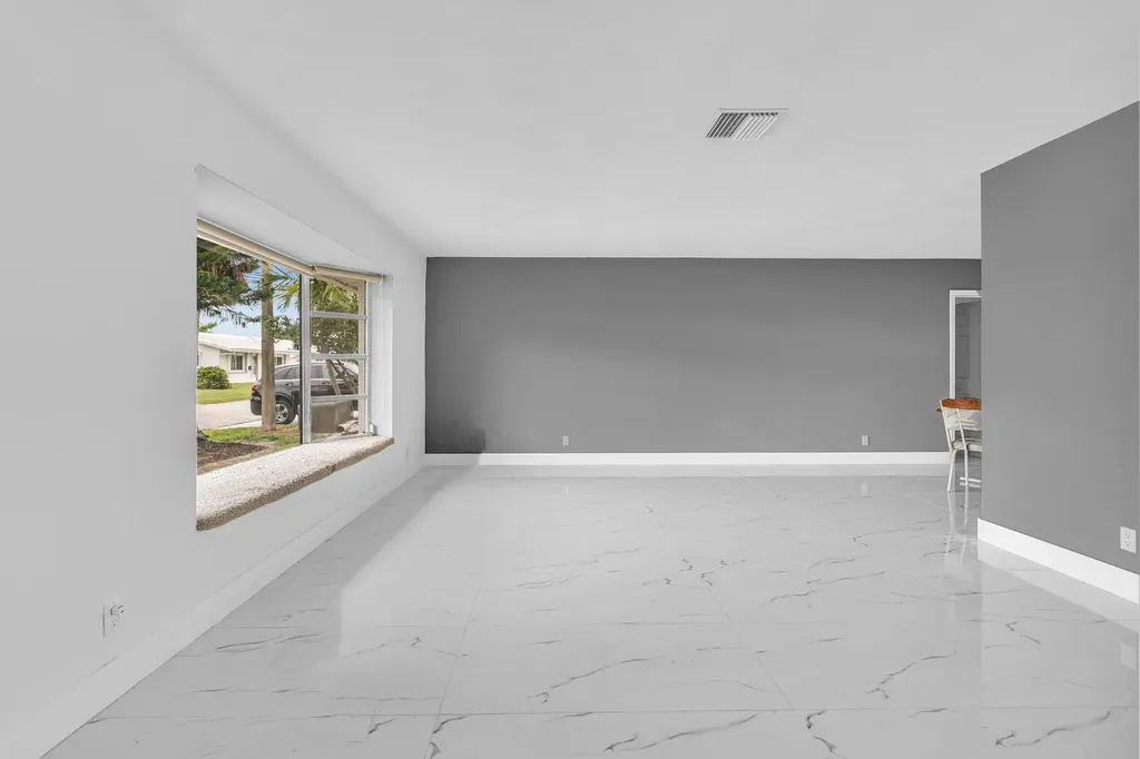 6812 NW 74th Place Tamarac FL 33321