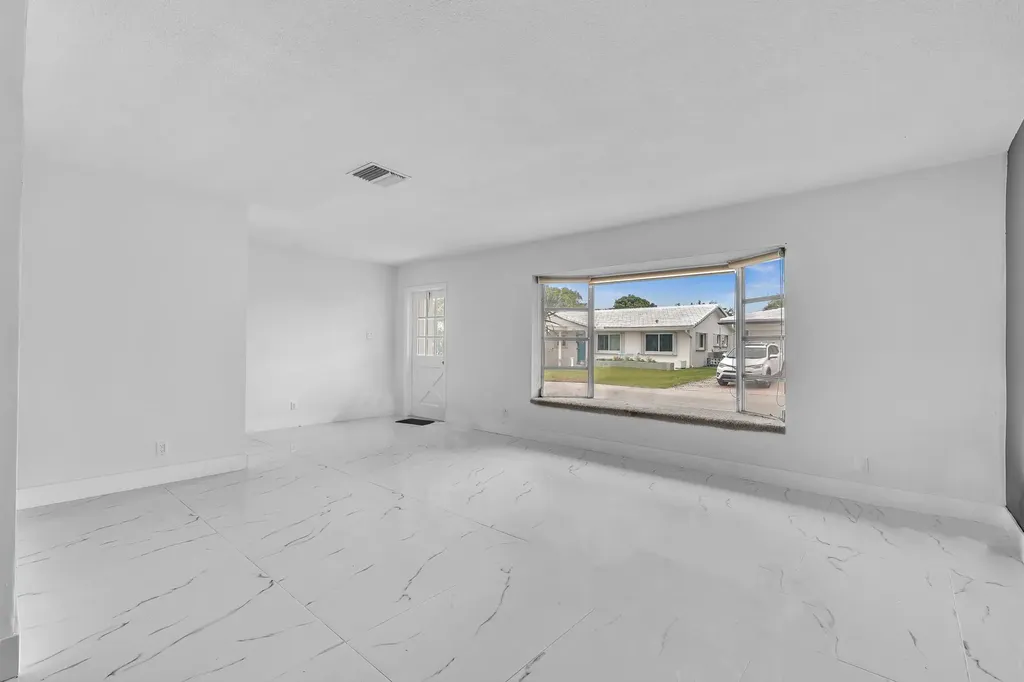 6812 NW 74th Place Tamarac FL 33321