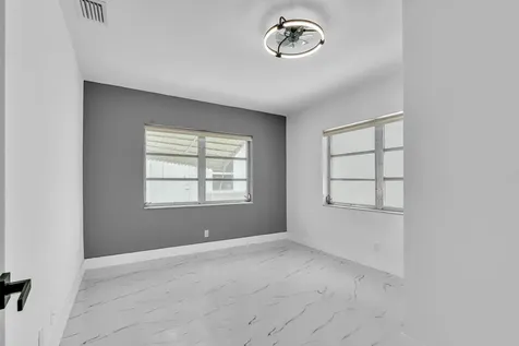 6812 NW 74th Place Tamarac FL 33321