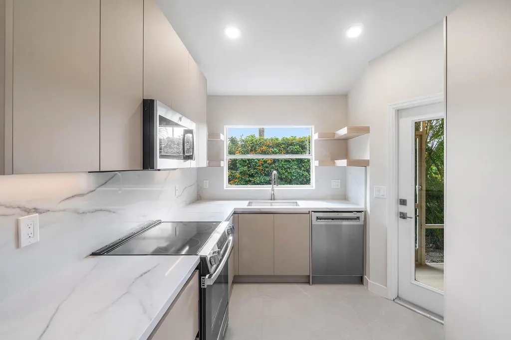 6170 Lake Hibiscus Drive Delray Beach FL 33484