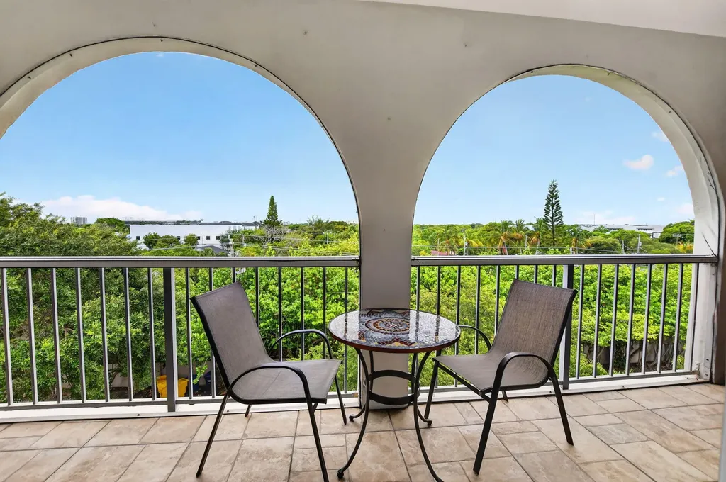 250 NE 20th Street Boca Raton FL 33431