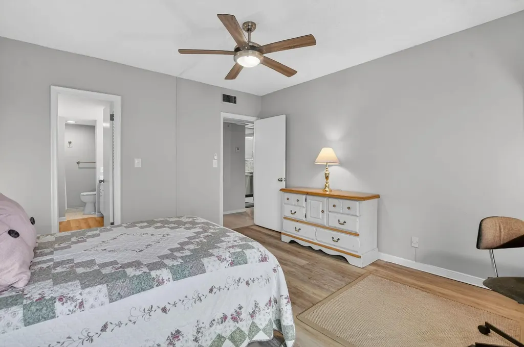 250 NE 20th Street Boca Raton FL 33431