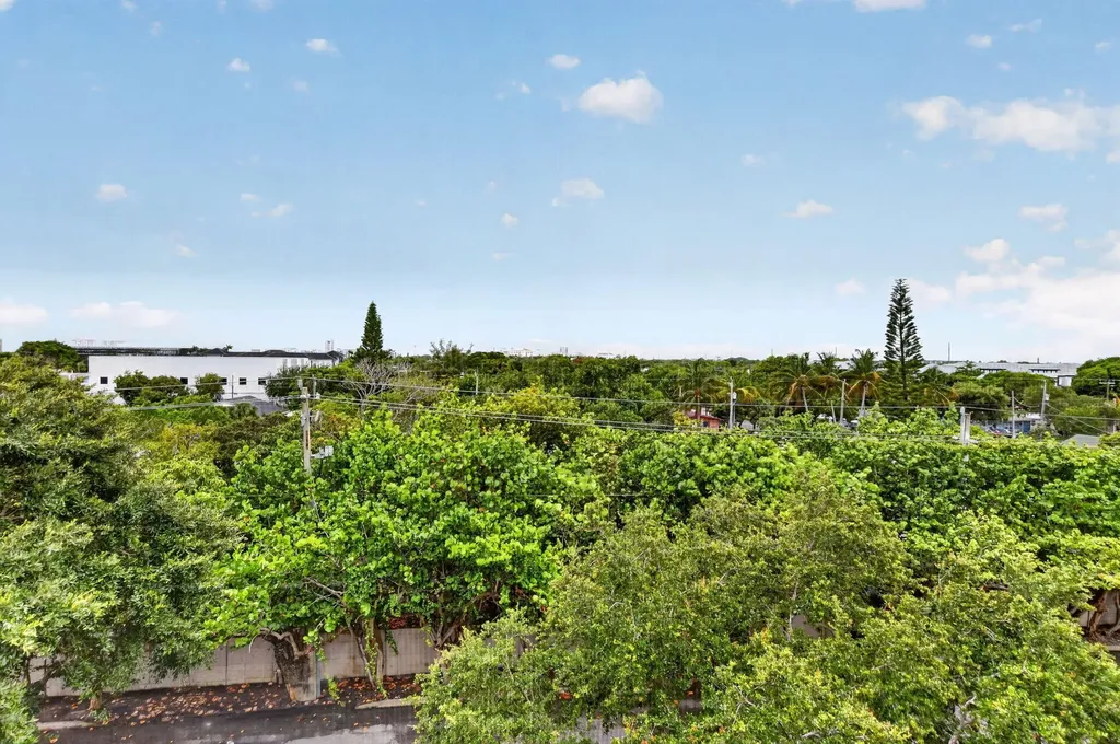 250 NE 20th Street Boca Raton FL 33431