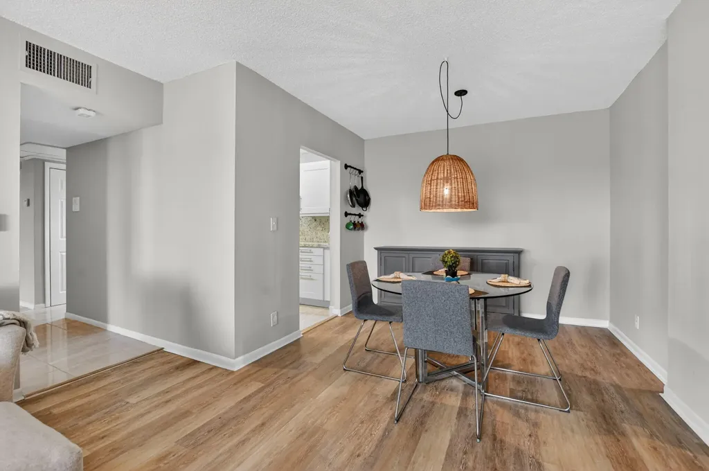 250 NE 20th Street Boca Raton FL 33431