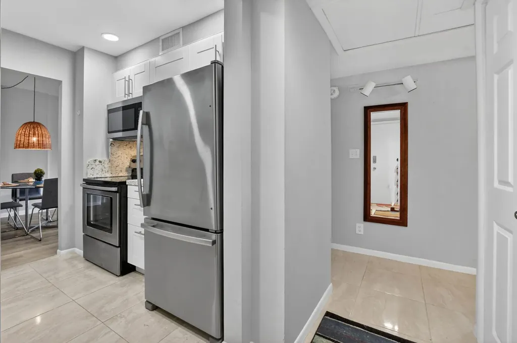 250 NE 20th Street Boca Raton FL 33431