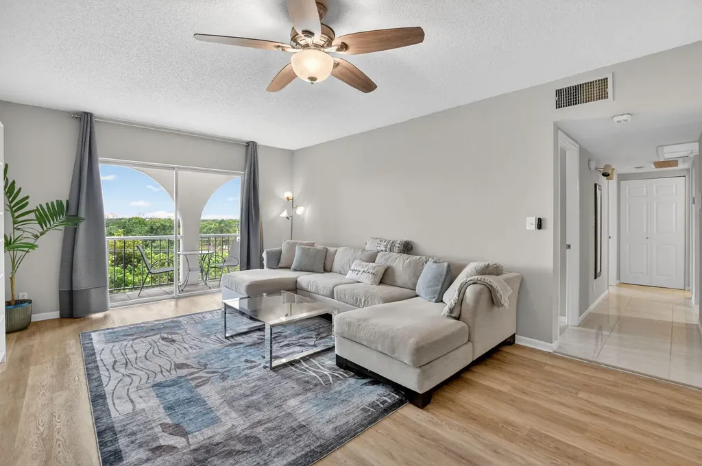 250 NE 20th Street Boca Raton FL 33431