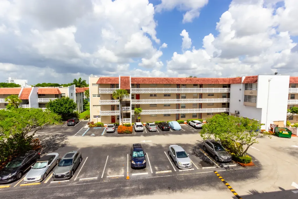 3531 Inverrary Drive Lauderhill FL 33319
