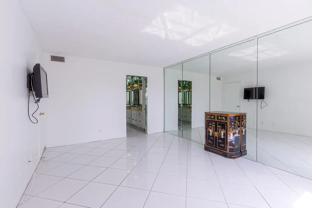 3531 Inverrary Drive Lauderhill FL 33319