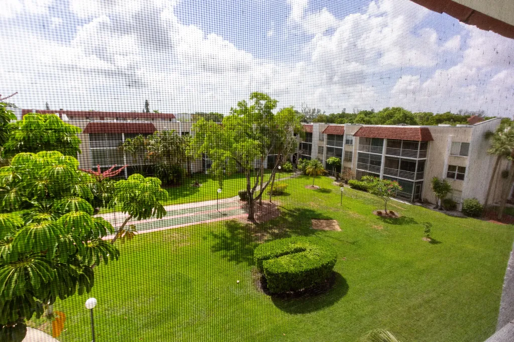 3531 Inverrary Drive Lauderhill FL 33319