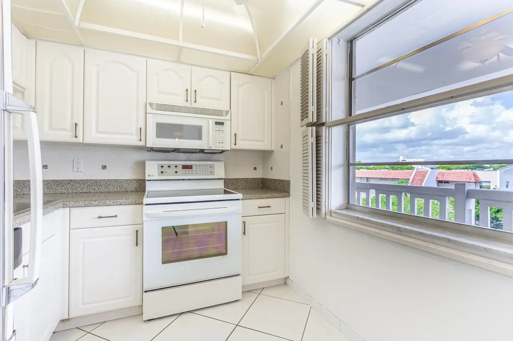 3531 Inverrary Drive Lauderhill FL 33319