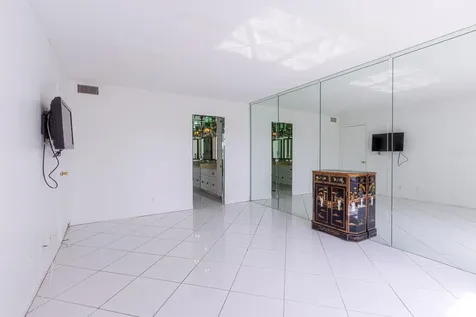 3531 Inverrary Drive Lauderhill FL 33319