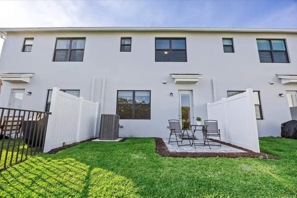 276 SW Sally Way Stuart FL 34997