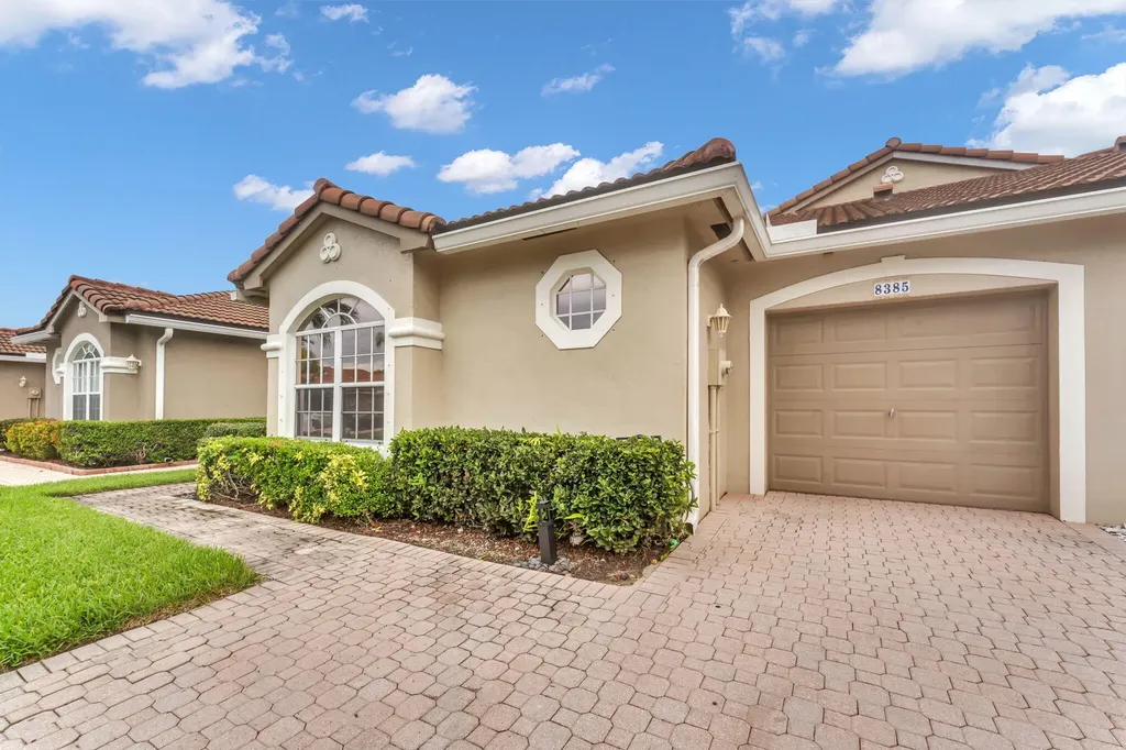 8385 Vía Serena Boca Raton FL 33433