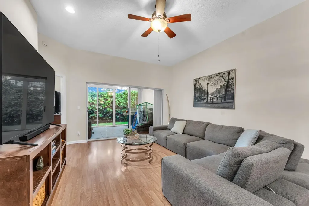 8385 Vía Serena Boca Raton FL 33433