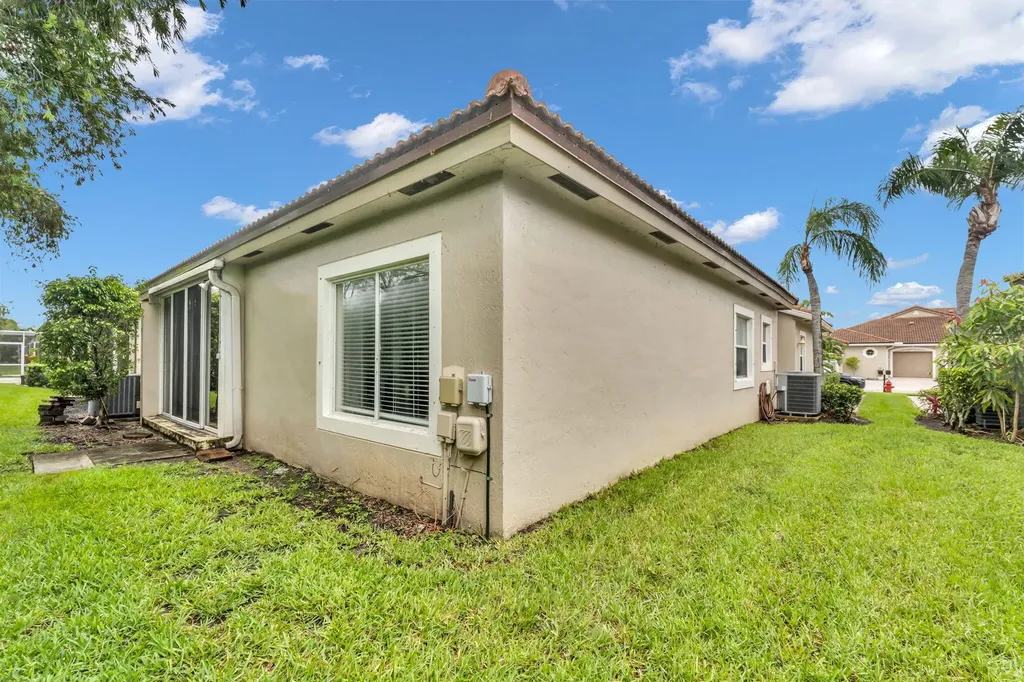 8385 Vía Serena Boca Raton FL 33433