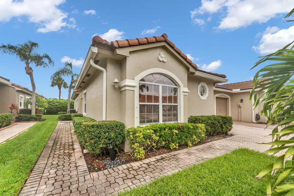 8385 Vía Serena Boca Raton FL 33433