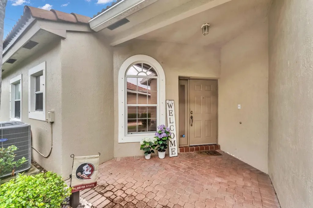8385 Vía Serena Boca Raton FL 33433