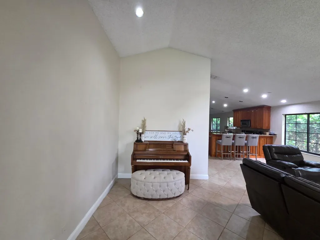 4170 NW 6th Street Deerfield Beach FL 33442