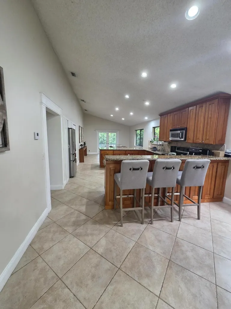 4170 NW 6th Street Deerfield Beach FL 33442