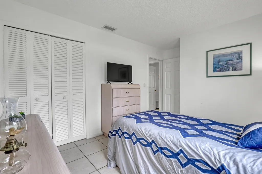 302 SW 8th Street Boynton Beach FL 33426