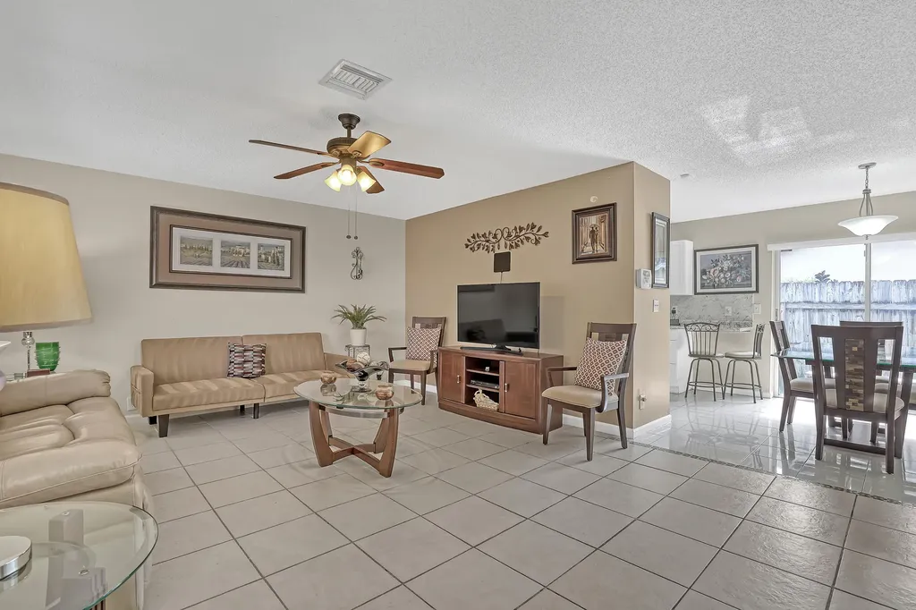 302 SW 8th Street Boynton Beach FL 33426