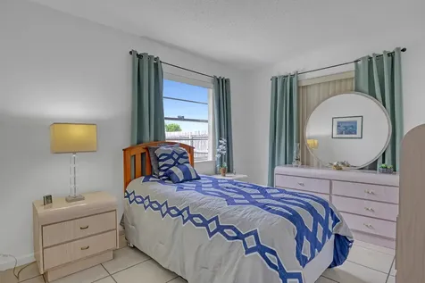 302 SW 8th Street Boynton Beach FL 33426
