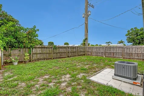 302 SW 8th Street Boynton Beach FL 33426