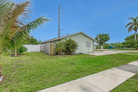 302 SW 8th Street Boynton Beach FL 33426