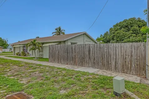 302 SW 8th Street Boynton Beach FL 33426