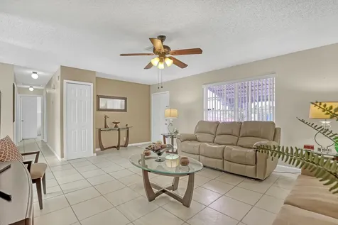 302 SW 8th Street Boynton Beach FL 33426