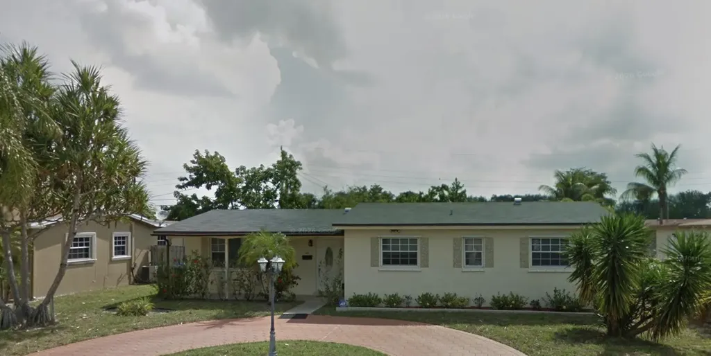 241 N 68th Terrace Hollywood FL 33024