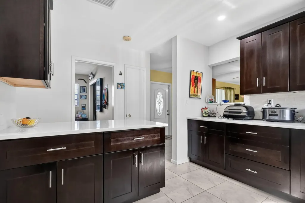 241 N 68th Terrace Hollywood FL 33024