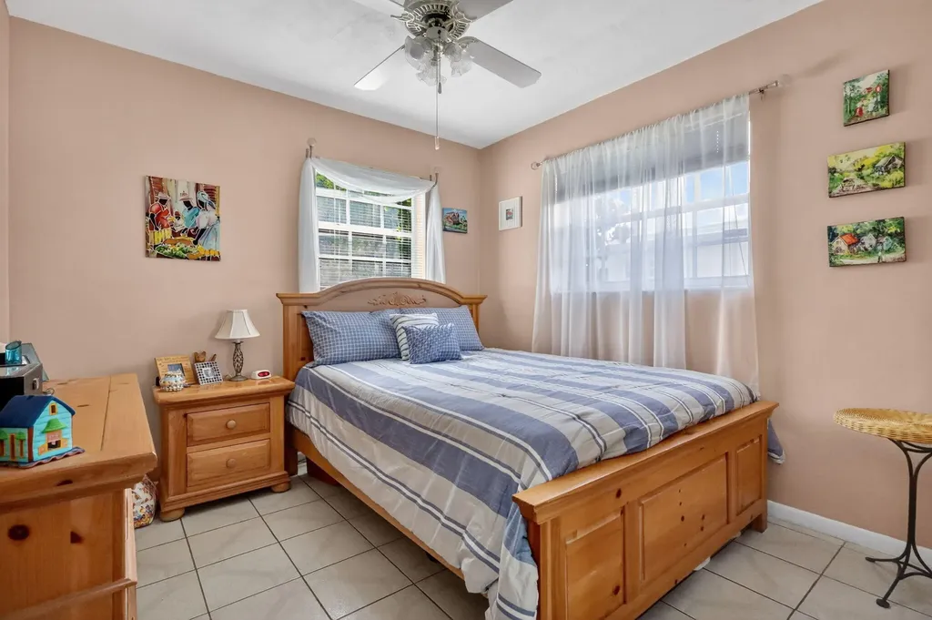 241 N 68th Terrace Hollywood FL 33024