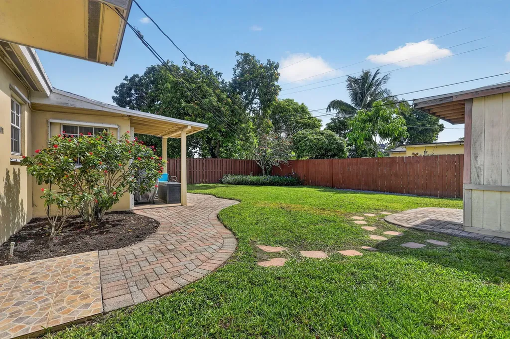 241 N 68th Terrace Hollywood FL 33024