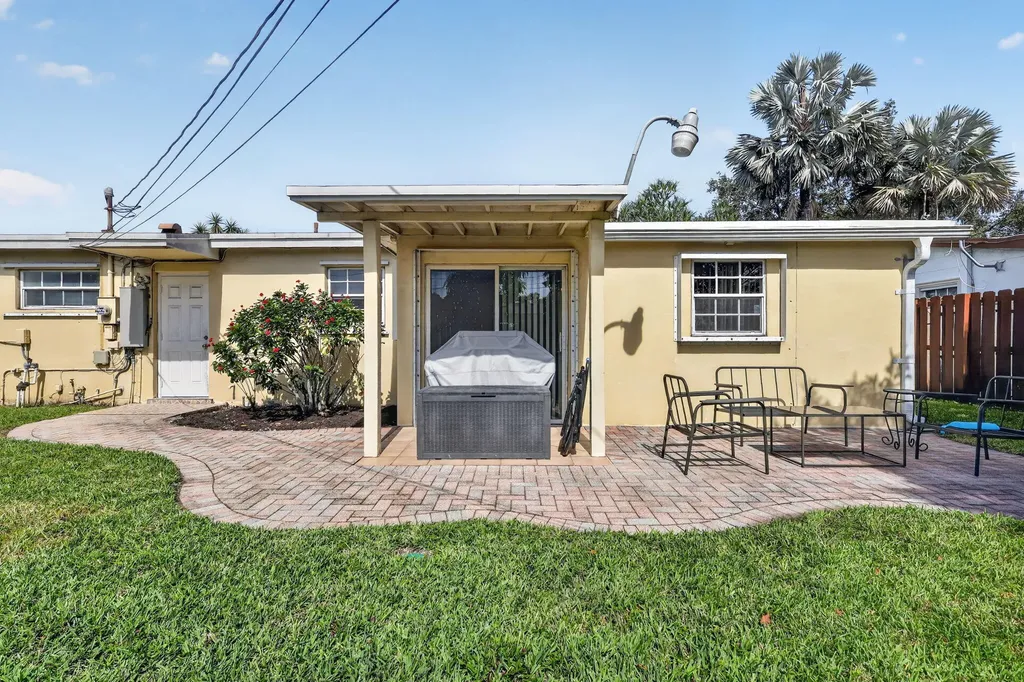 241 N 68th Terrace Hollywood FL 33024