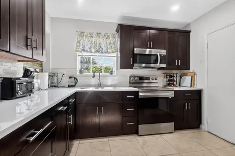 241 N 68th Terrace Hollywood FL 33024